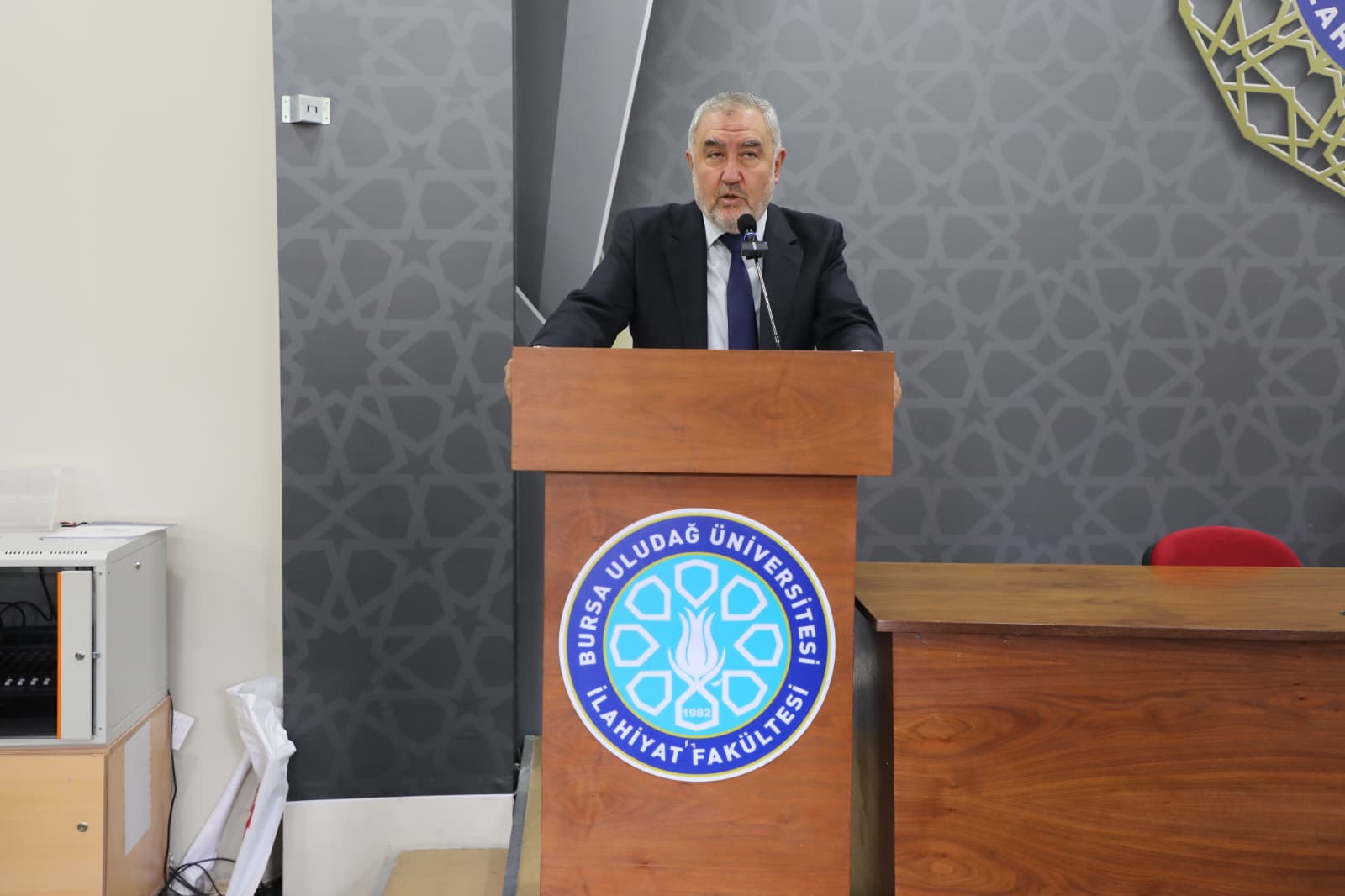 Fakültemizde Bursa’da İlmî Hayat Konulu Açılış Dersi Düzenlendi